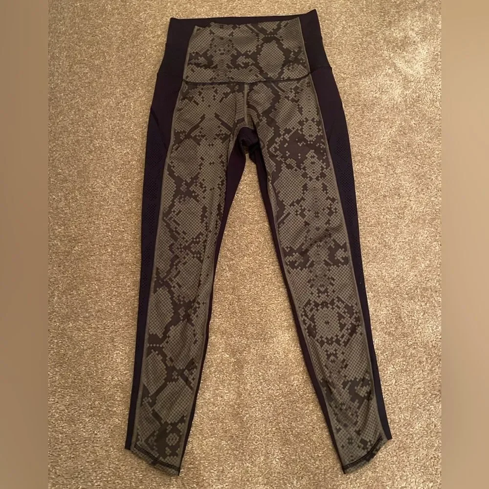 RARE EUC Lululemon Beyond Boundaries Pant Snake Print Leggings size 6 - Picture 5 of 8